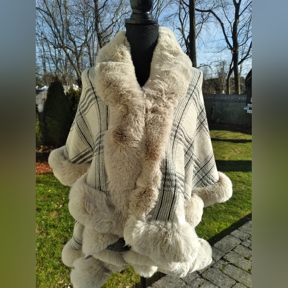 🌱🌾Spring Fling WHITE PLAID Wrap Jacket w/faux fur accents 🌾🌱😲 - Picture 2 of 12